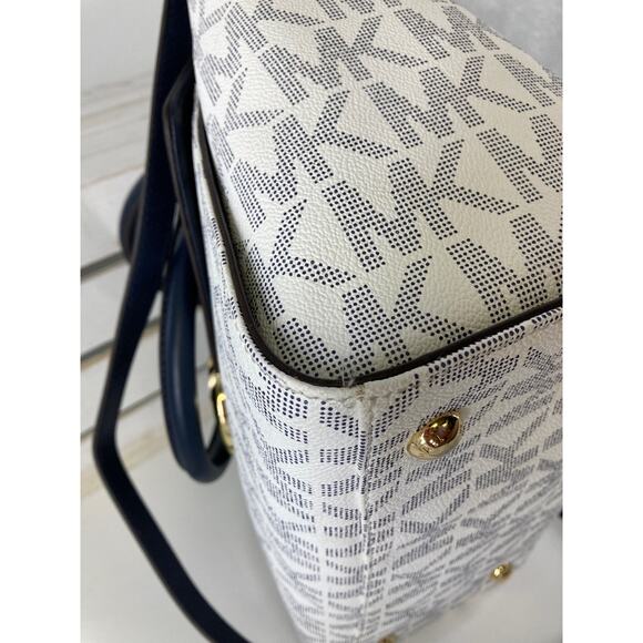 MICHAEL KORS, LARGE SIGNATURE PRINT LEATHER CROSSBODY BAG - Picture 11 of 14